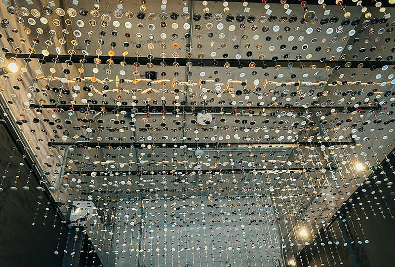 ボタンの博物館　建物入口　天井