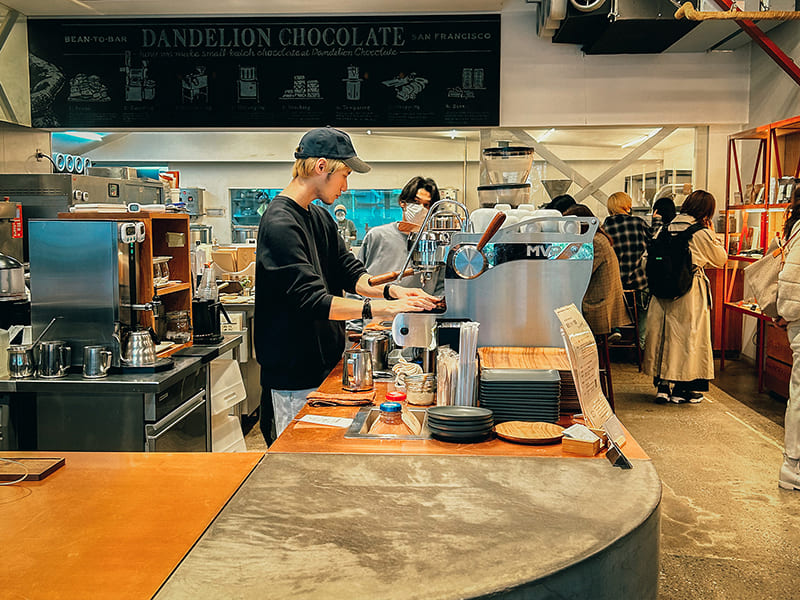 ダンデライオン・チョコレート ファクトリー＆カフェ蔵前　店内