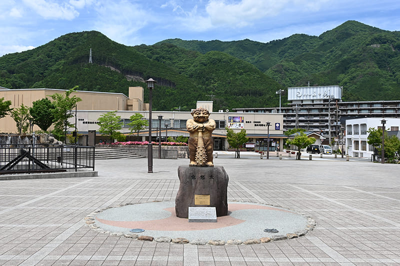 「鬼怒太」の像