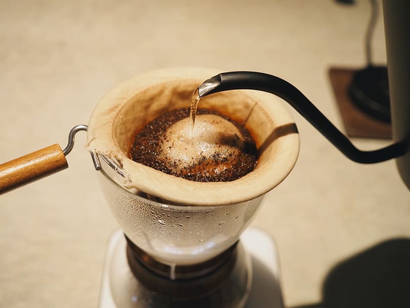コーヒーを淹れる　OGAWA COFFEE LABORATORY 下北沢