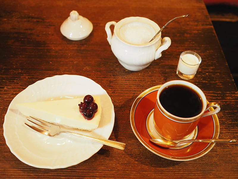 チーズケーキ　コーヒー　トロワ・シャンブル
