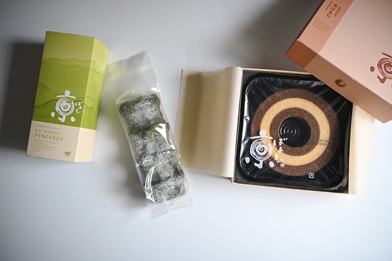 宇治抹茶ピレネー（写真左）、京ばあむ ほうじ茶味（写真右）
