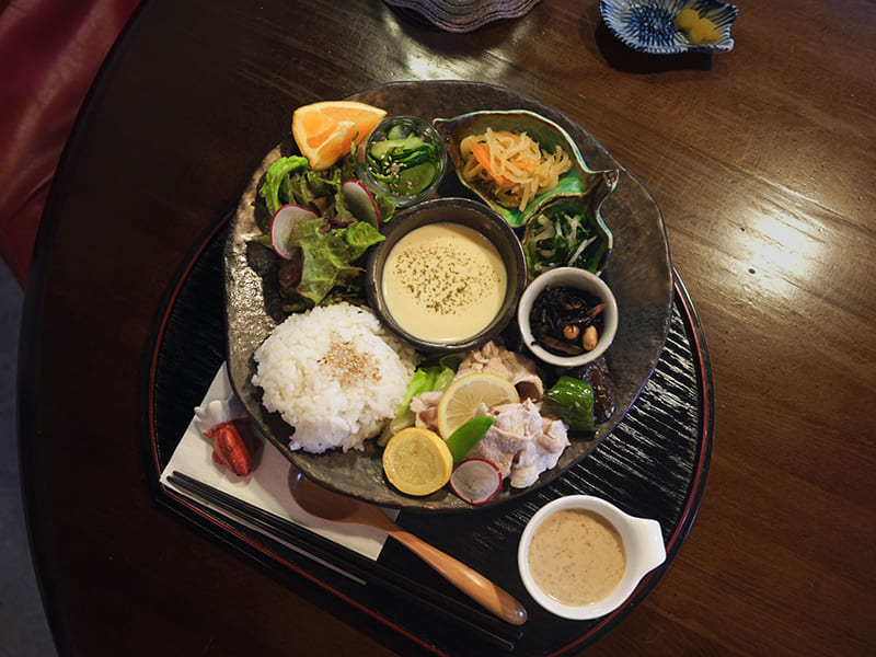 きんぎょcafé～柳楽屋・陽だまり～　野菜たっぷり気まぐれワンプレートランチ