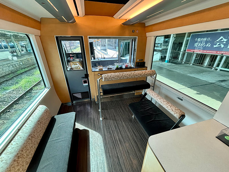 観光列車SATONO（さとの）車内