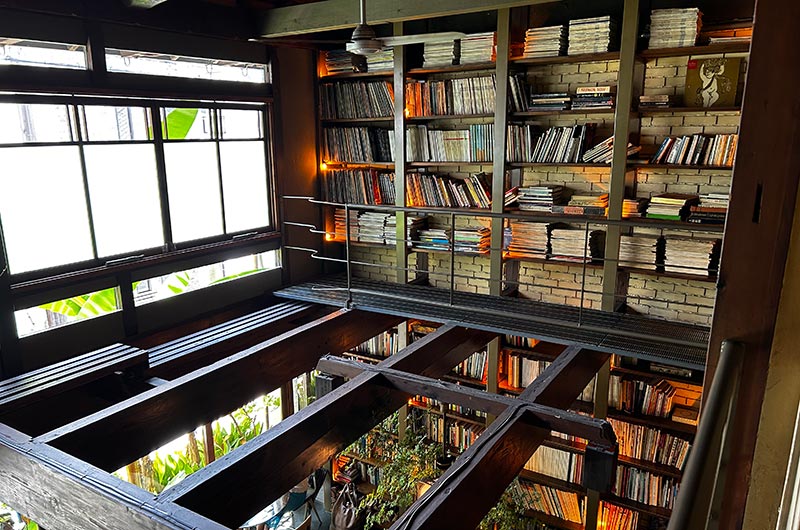 Cafe bibliotic Hello!