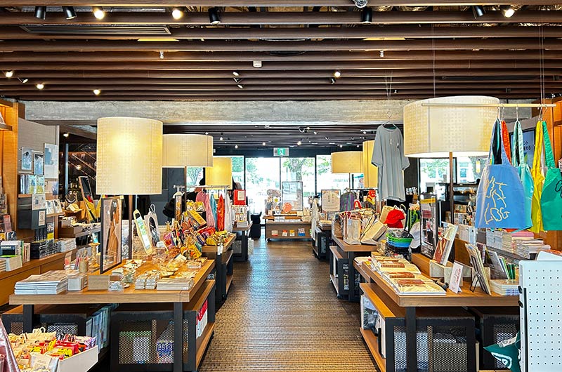 京都岡崎 蔦屋書店　店内