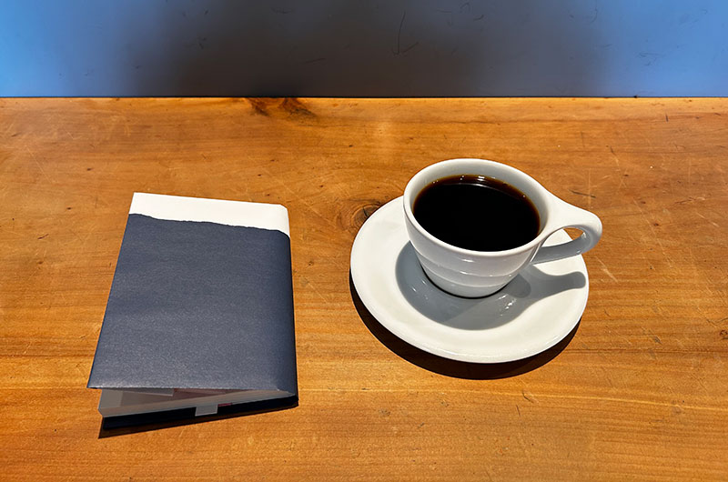 カフェで読書