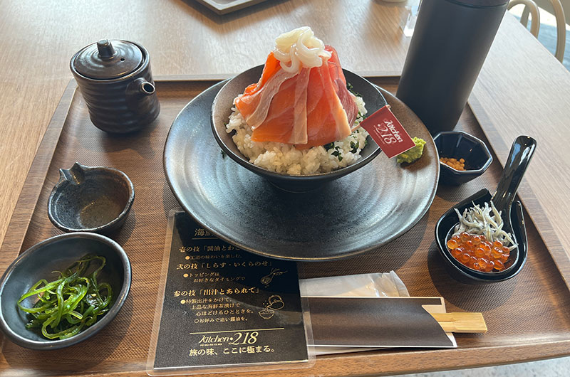 海鮮丼ふじさん盛り（出汁茶漬け）