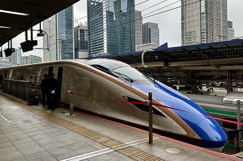 北陸新幹線「かがやき」