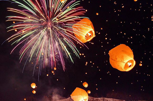 つなん雪まつりのスカイランタン