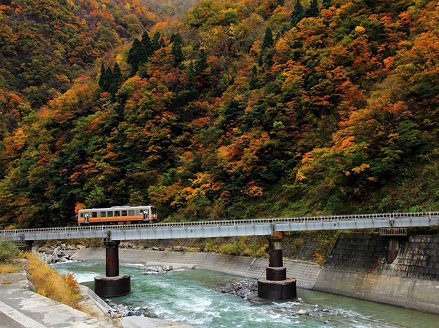大糸線沿線の紅葉景色
