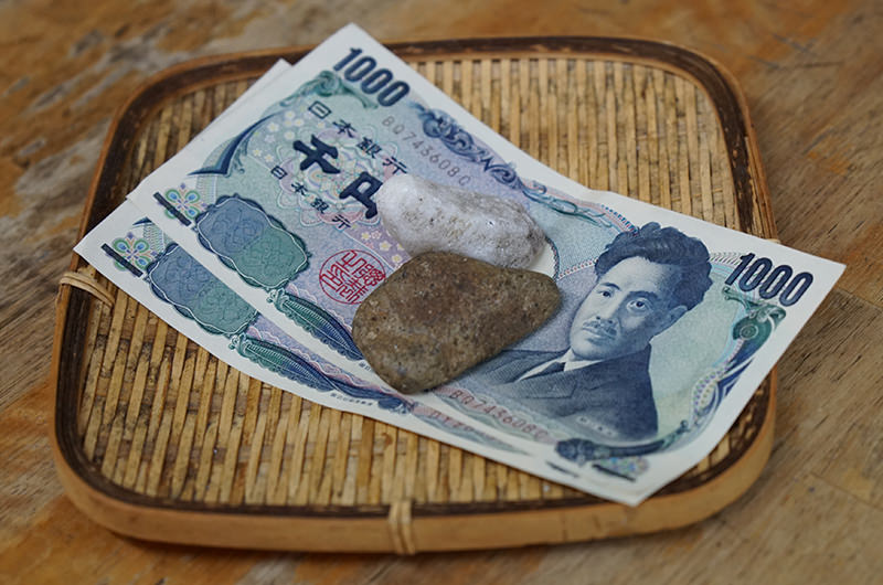 ざるに載せておいたお金から支払う方式