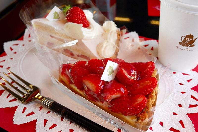 さちのかのカスタードクリームタルトとさちのかのショートケーキ