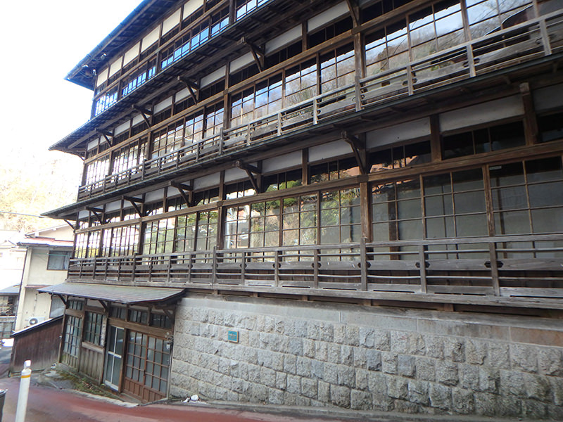 登録有形文化財にも指定されている木造建築のお宿