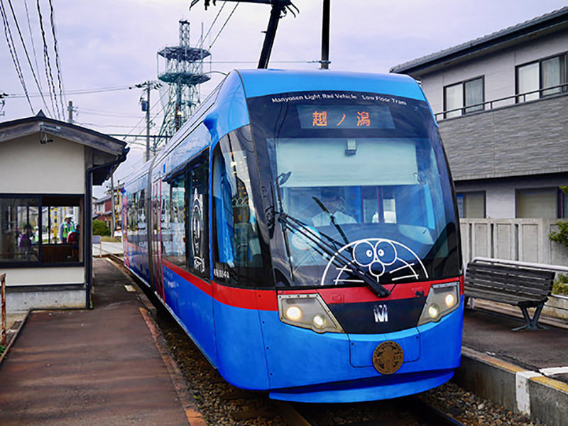 ドラえもんのラッピング列車