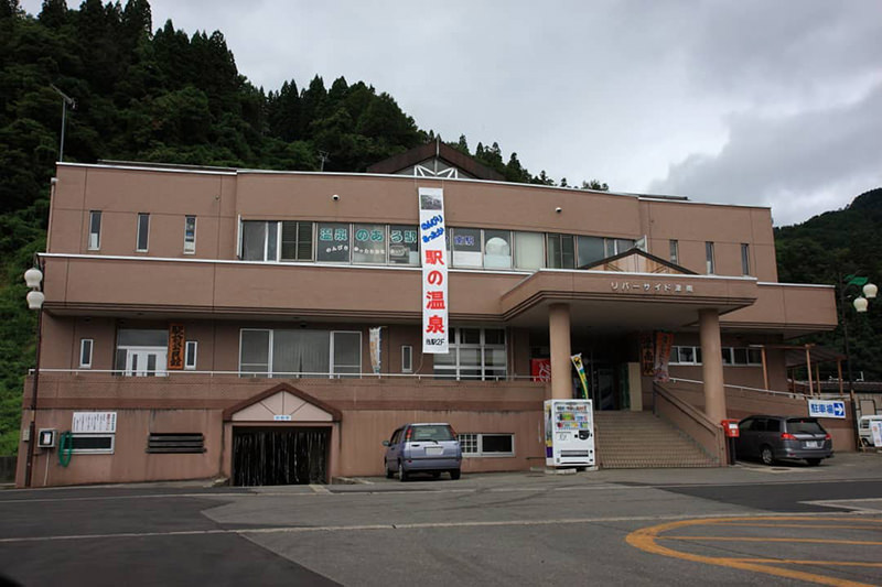 津南駅の中にあるリバーサイド津南