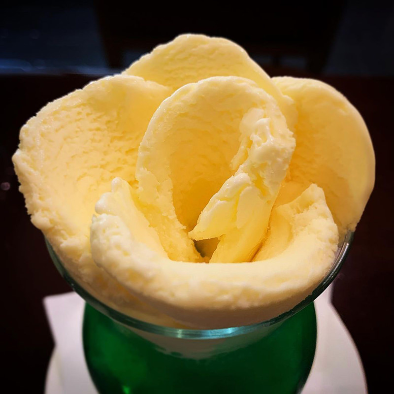 バラ盛りアイスクリーム