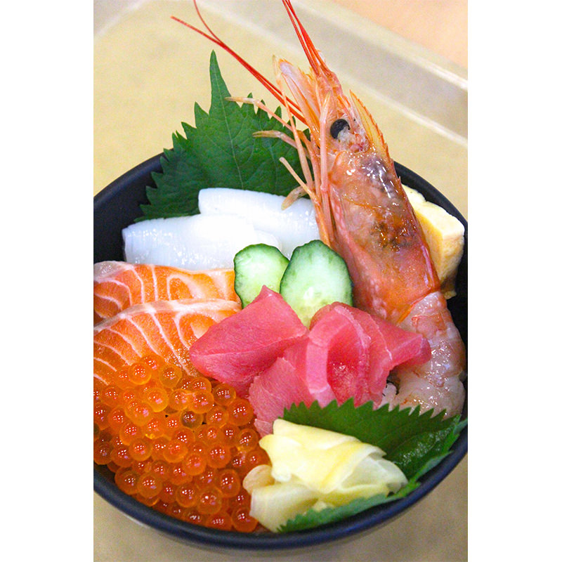 オリジナル海鮮メニュー「食彩五色丼」