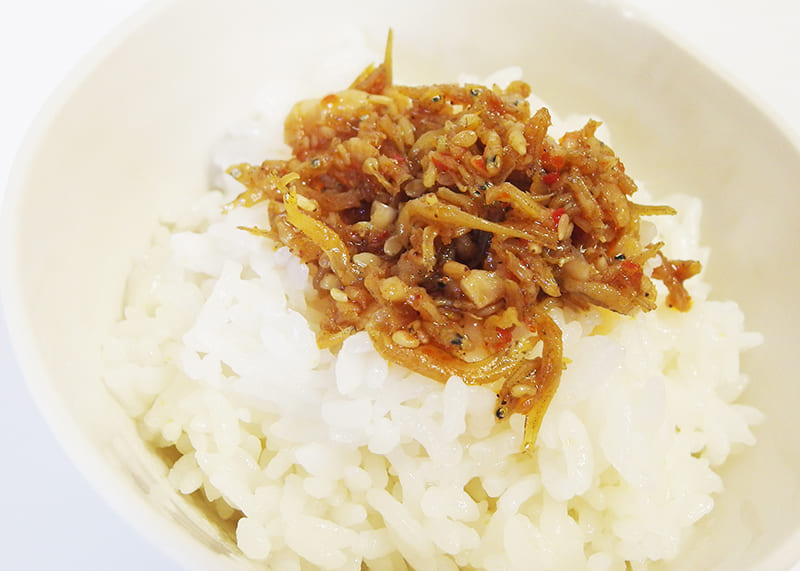 しらす辣油をのせたご飯