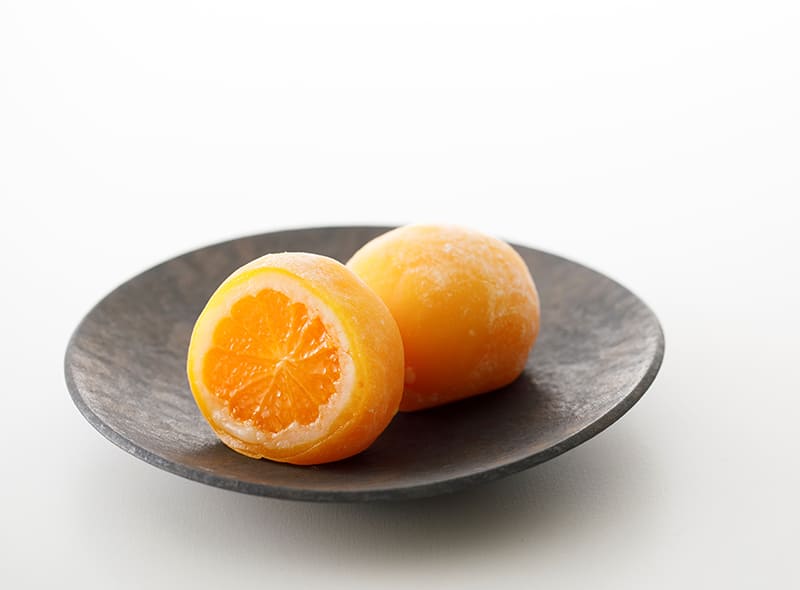 和菓子処 中越の「まるごとみかん大福」（写真提供：和菓子処 中越）。