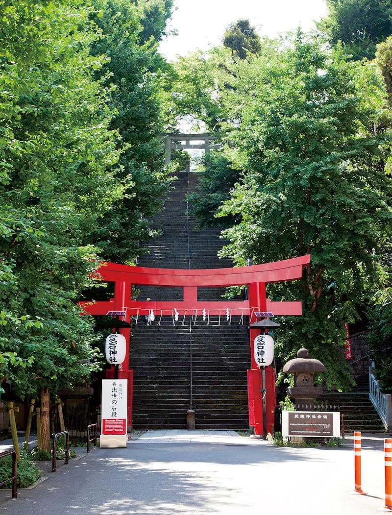 愛宕神社の「大鳥居」と「男坂」（写真提供：愛宕神社）。