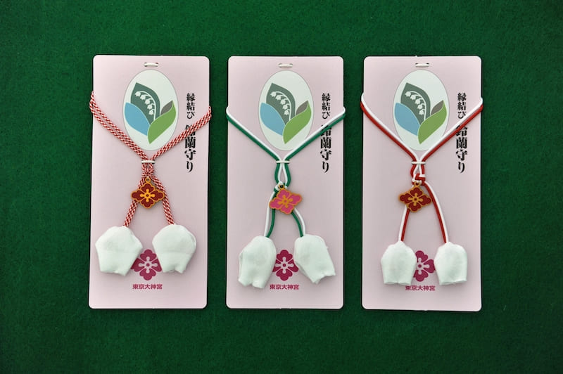 東京大神宮の「縁結び鈴蘭守 」（写真提供：東京大神宮）。