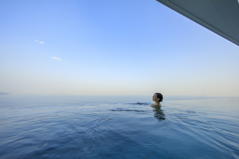 オーシャンスパ Fuuaの露天立ち湯（写真提供：株式会社東京ドーム・リゾートオペレーションズ）。