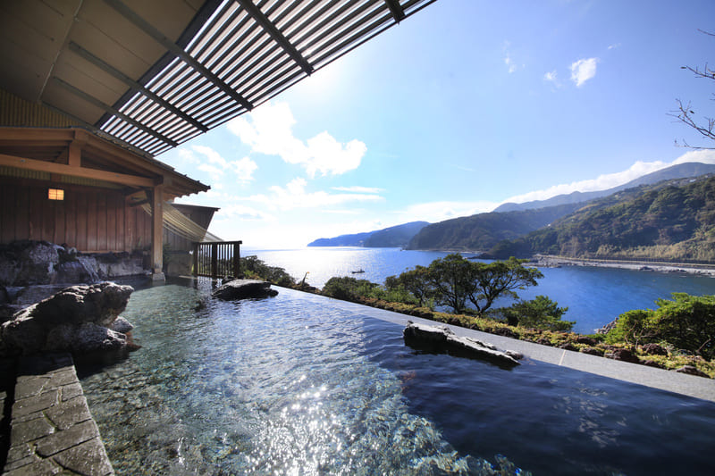 赤沢温泉ホテルの大浴場「岩風呂」（写真提供：株式会社赤沢温泉郷）。