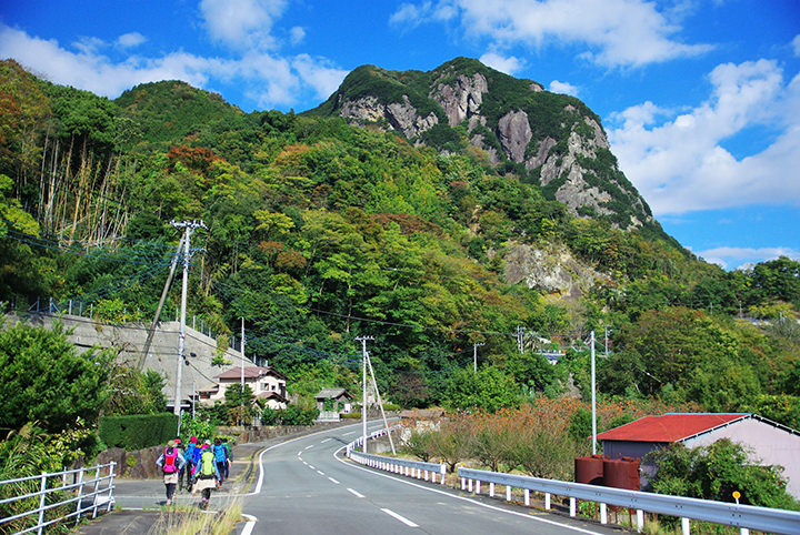 列車で自然に会いに行こう。歴史・文化を訪ね歩く低山旅のススメ