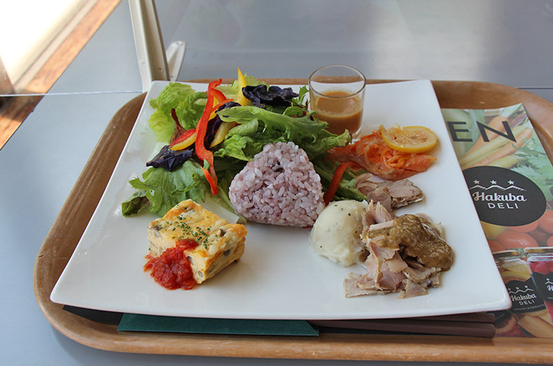 メインやサイドが自由に選べるランチプレート