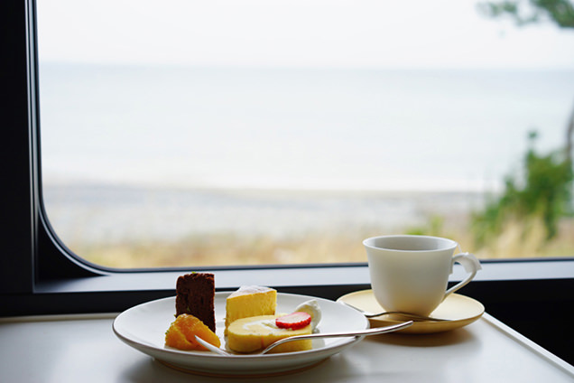 東北エモーションの車窓から見える景色とスイーツ