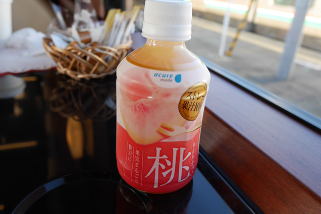 福島県産あかつきを使用した桃のジュース