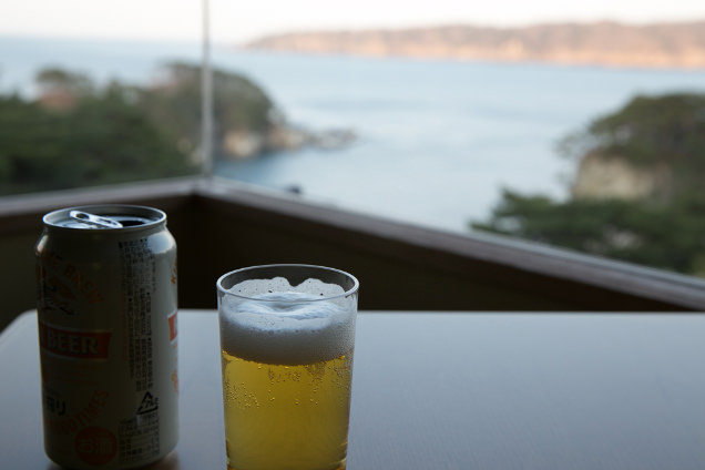 部屋からの風景とビール