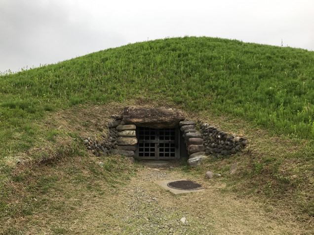 観音山古墳 石室入り口