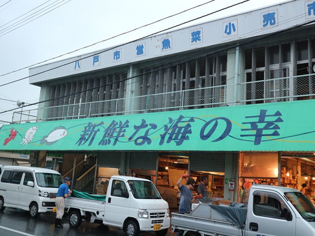 陸奥湊駅前朝市　外観