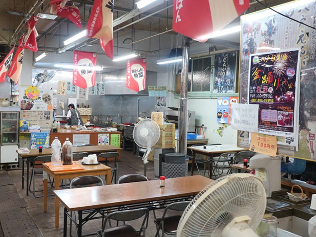 陸奥湊駅前朝市　食堂