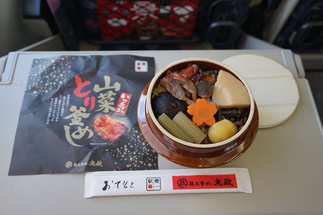直火炊き山菜とり釜めし
