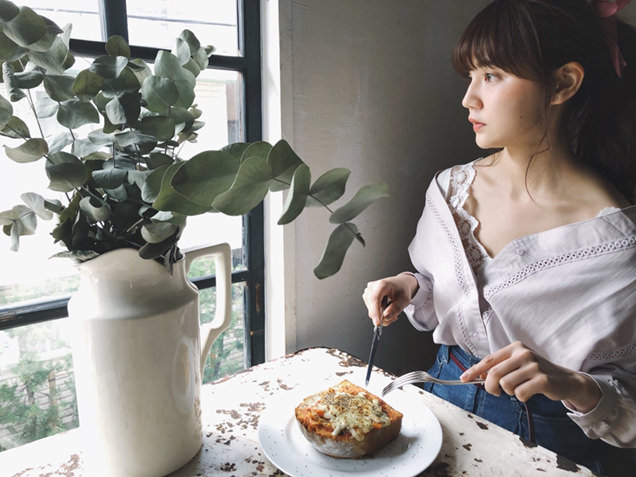 ラ・ヴィア・ラ・カンパーニュ　ラ・ヴィア・ラ・カンパーニュを食べるライター