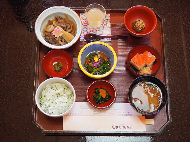 お膳