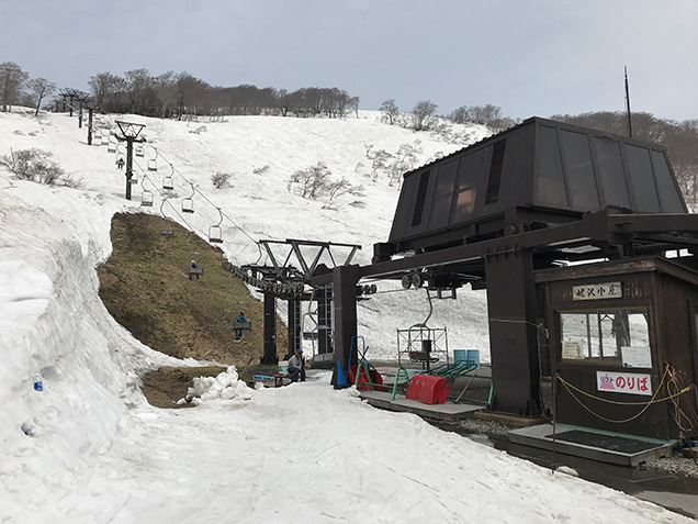 月山スキー場　リフト乗り場