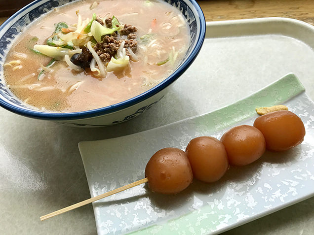 月山スキー場　月山みそラーメンと玉こんにゃく