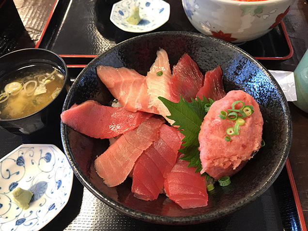 気仙沼駅　「海の市」で海鮮ランチ