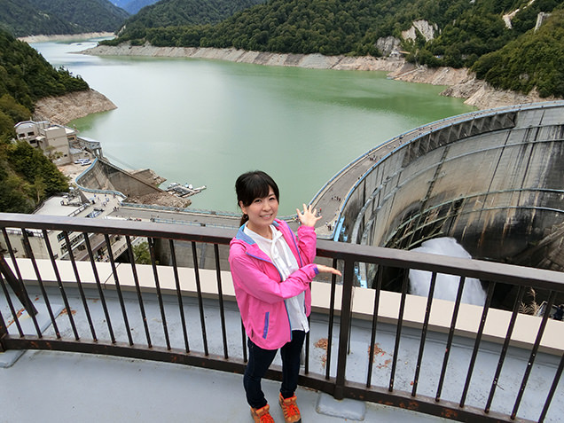 黒部ダム　放水　絶景