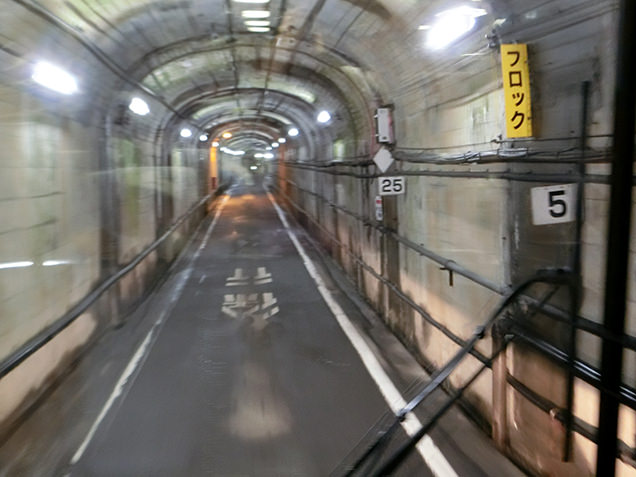 関電トロバス　車窓