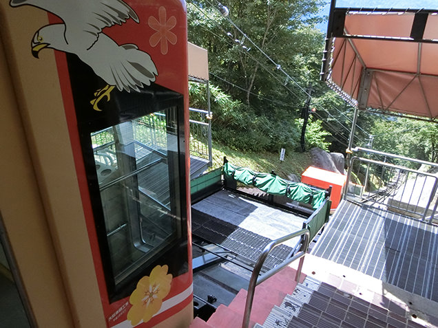立山ケーブルカー　荷台