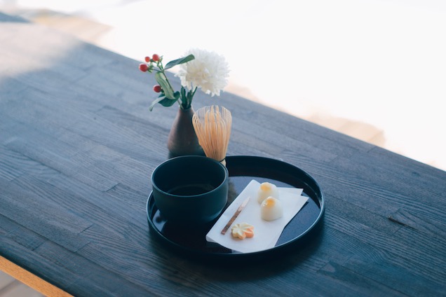 星野リゾート　青森屋　公園　八幡馬ラウンジ