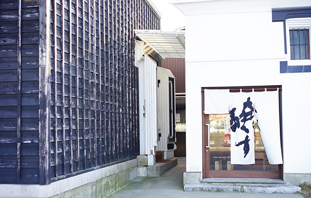 峰村醸造の入り口