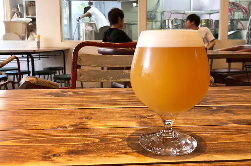 ホワイトIPAスタイルのクラフトビール「百の夜」