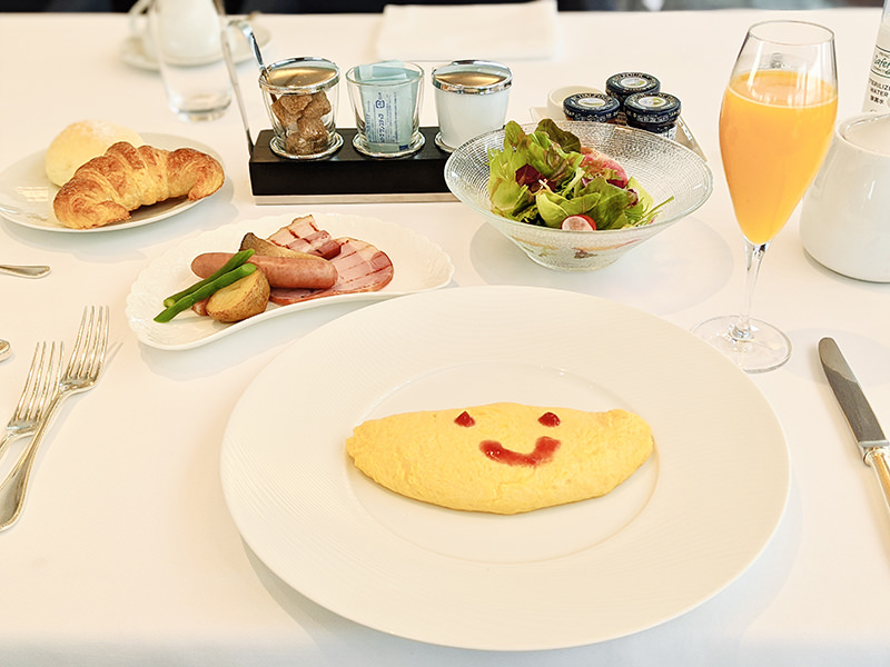 朝食　オムレツ