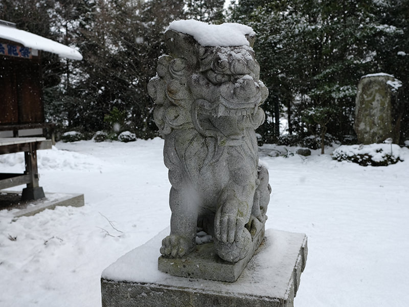 毬を持った狛犬